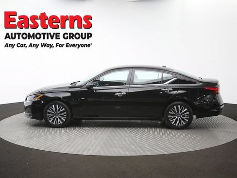 Used 2025 Nissan Altima 2.5 SV FWD image 60