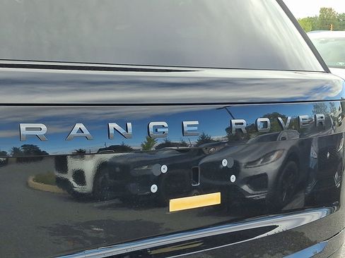 New 2025 Land Rover Range Rover SE image 22
