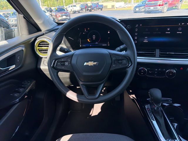 Used 2025 Chevrolet Trax LT FWD image 28