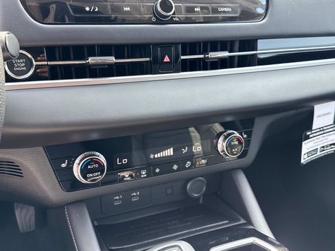 New 2025 Mitsubishi Outlander SE image 26