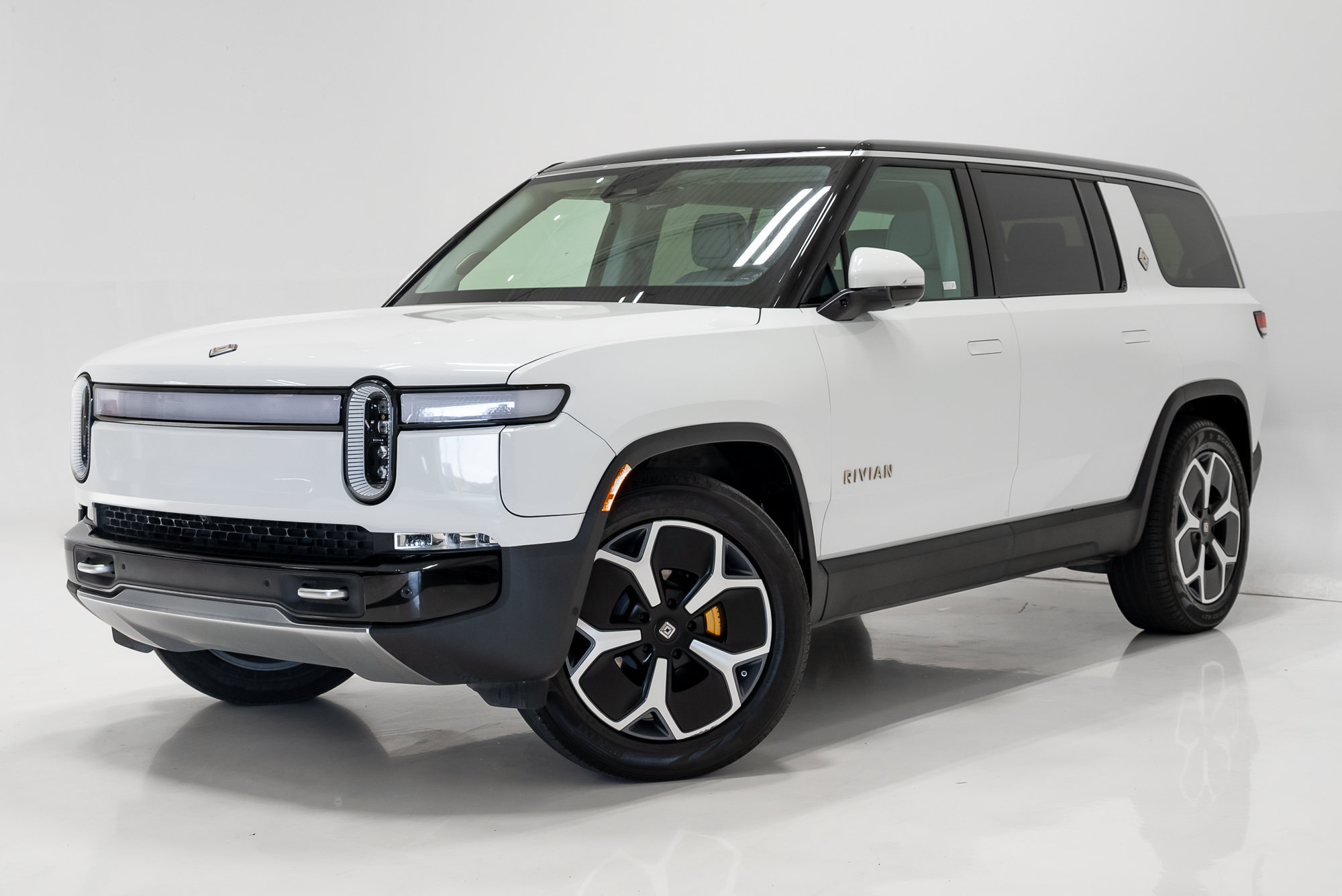 Used 2024 Rivian R1S Adventure Quad AWD/4WD image 1