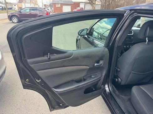 Used 2014 Dodge Avenger SE w/ Blacktop Package image 11