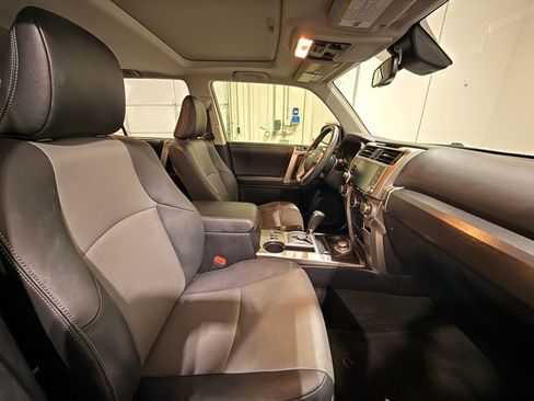 Used 2020 Toyota 4Runner SR5 Premium image 30