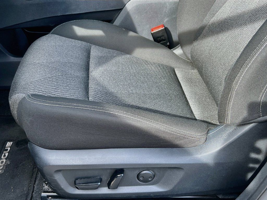 Used 2025 Nissan Rogue SV AWD/4WD image 18