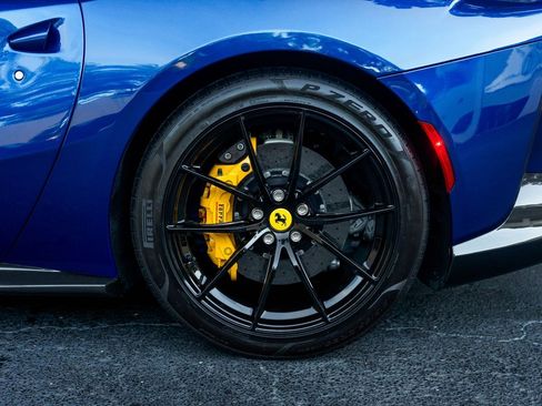 Used 2022 Ferrari 812 GTS RWD image 11