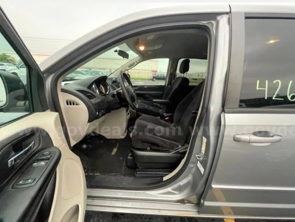 Used 2014 Dodge Grand Caravan SE w/ Quick Order Package 29E SE FWD image 12