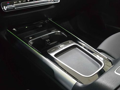 Certified 2026 Mercedes-Benz GLB 250 4MATIC image 31