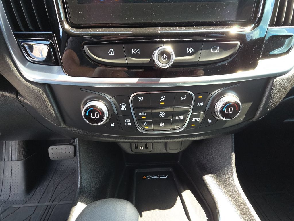Used 2023 Chevrolet Traverse LT w/ LPO, Floor Liner Package AWD/4WD image 23