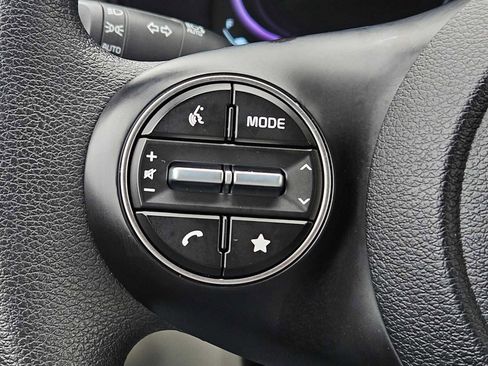 Certified 2025 Kia Soul LX w/ LX Technology Package FWD image 23