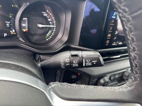 Used 2025 Jeep Wrangler Unlimited Sahara w/ Safety Group image 26