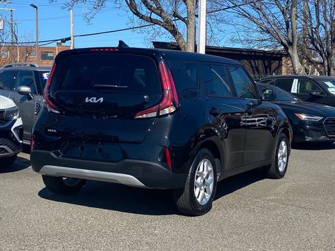 Used 2025 Kia Soul LX image 3