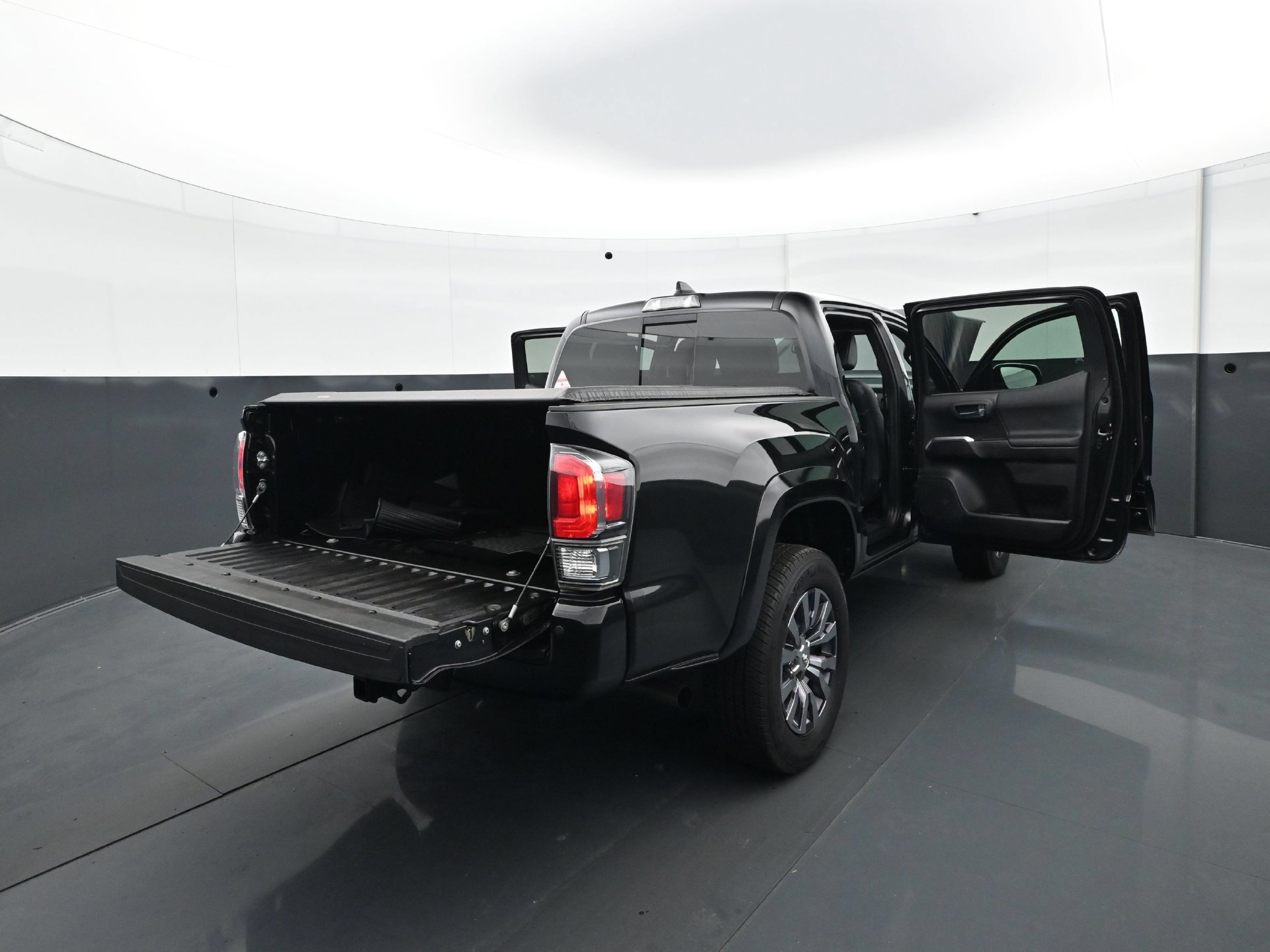 Used 2021 Toyota Tacoma Limited AWD/4WD image 34