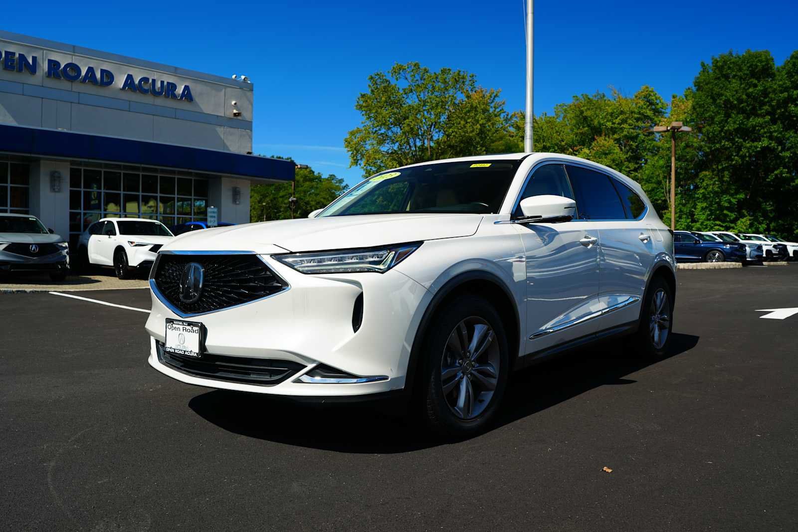 Used 2023 Acura MDX SH-AWD image 3