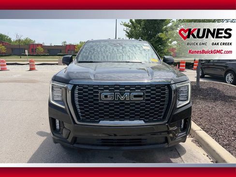 Used 2023 GMC Yukon SLT w/ SLT Premium Package AWD/4WD image 3