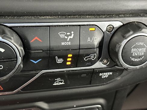 Used 2021 Jeep Gladiator Sport image 24