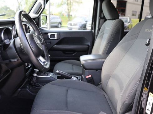 Used 2018 Jeep Wrangler Unlimited Sahara AWD/4WD image 13