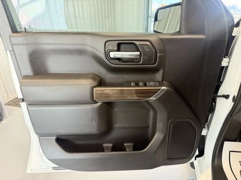 Used 2022 Chevrolet Silverado 1500 LT Trail Boss w/ LPO, Dark Essentials Package AWD/4WD image 8