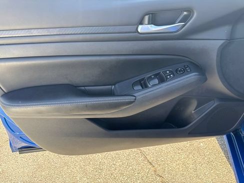 Used 2025 Nissan Altima 2.5 SV FWD image 10