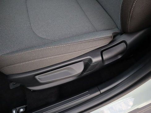 New 2025 Kia K4 LXS image 18