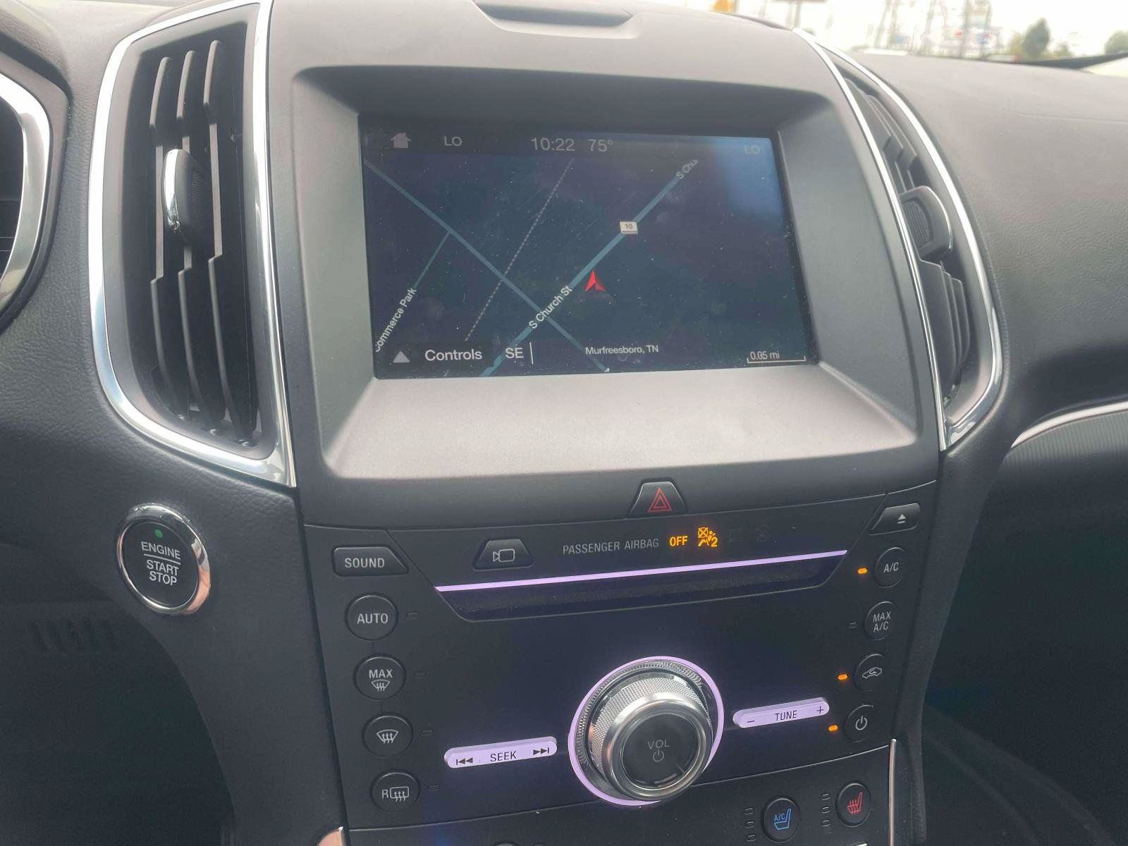 Used 2019 Ford Edge Titanium w/ Equipment Group 301A AWD/4WD image 18