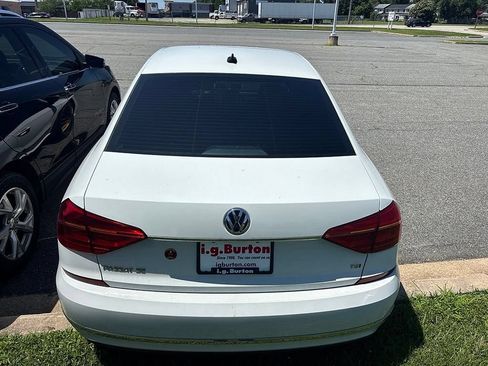 Used 2016 Volkswagen Passat 1.8T SE FWD image 10