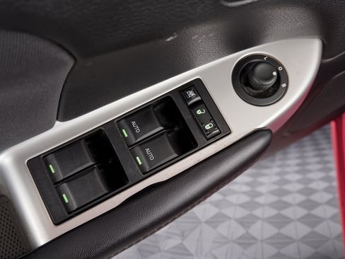 Used 2013 Chrysler 200 Touring FWD image 15