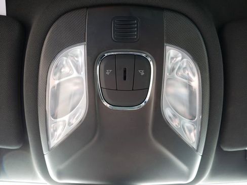 Used 2024 Jeep Compass Latitude image 36