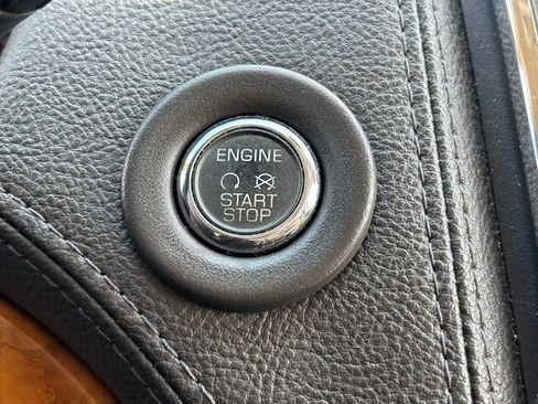 Used 2012 Lincoln MKX FWD image 13