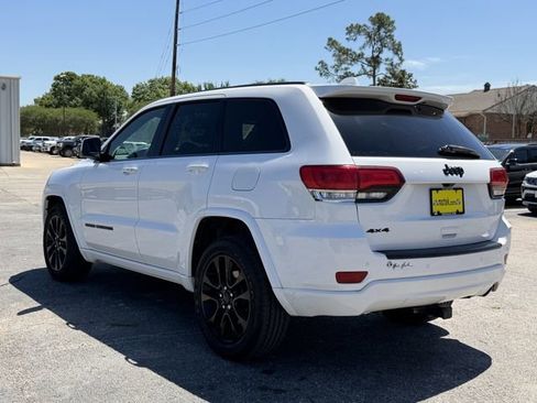 Used 2017 Jeep Grand Cherokee Altitude image 5