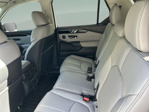 Used 2025 Honda Pilot EX-L image 16