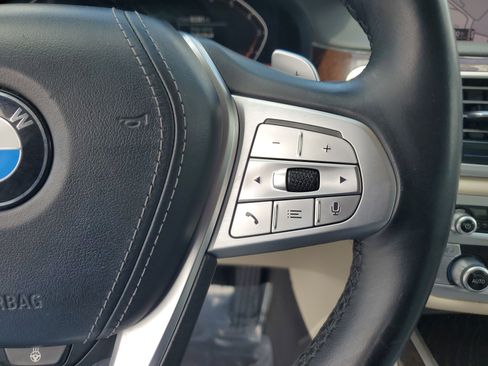 Used 2022 BMW 740i w/ Premium Package RWD image 22
