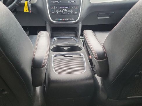 Used 2018 Dodge Grand Caravan GT image 27