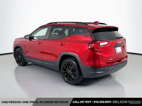 Used 2022 GMC Terrain SLE w/ Driver Convenience Package FWD image 7