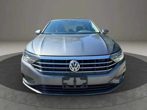 Used 2019 Volkswagen Jetta SE FWD image 2