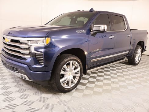 Used 2022 Chevrolet Silverado 1500 High Country w/ High Country Premium Package AWD/4WD image 11