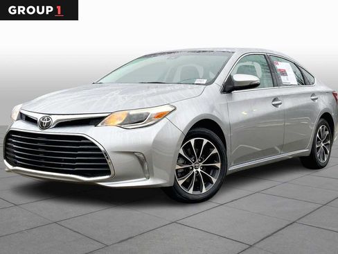 Used 2017 Toyota Avalon XLE image 1