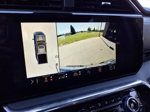Used 2024 GMC Sierra 1500 Denali w/ Technology Package AWD/4WD image 17