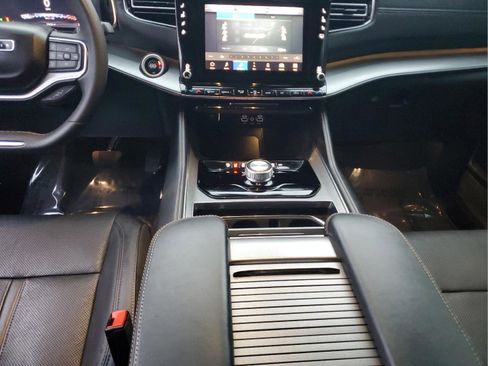 Used 2023 Jeep Wagoneer Series II image 12