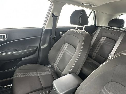 Used 2025 Hyundai Venue SEL image 13