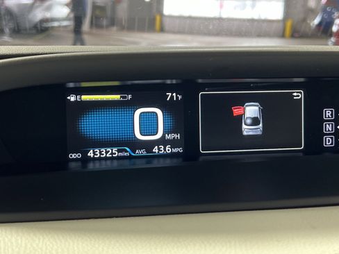 Used 2017 Toyota Prius Four image 16