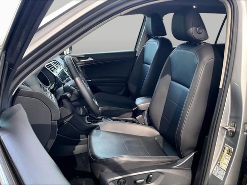 Used 2020 Volkswagen Tiguan SE w/ Panoramic Sunroof Package FWD image 8