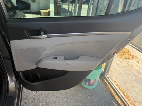 Used 2018 Hyundai Elantra Value Edition w/ Cargo Package FWD image 27