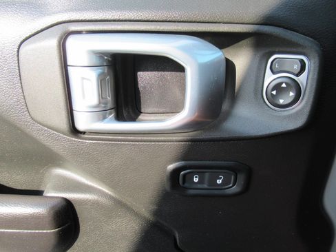 Used 2021 Jeep Gladiator Rubicon AWD/4WD image 24