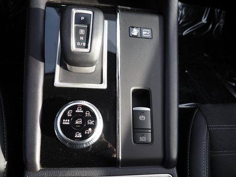 Used 2024 Mitsubishi Outlander 4WD Plug-In Hybrid image 15