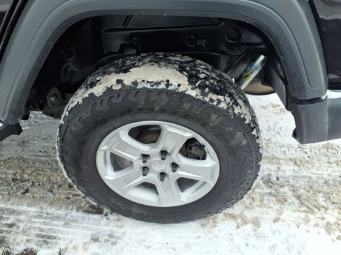 Used 2018 Jeep Wrangler Unlimited Sport S image 8