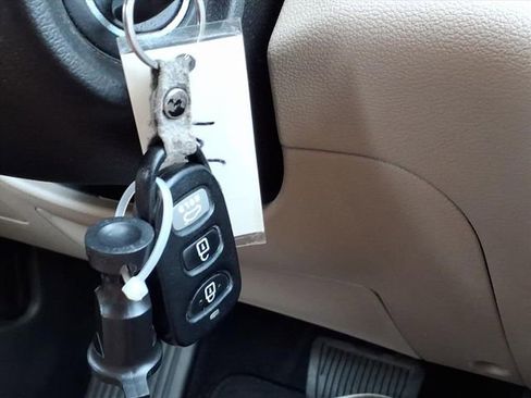 Used 2019 Hyundai Elantra SE image 25