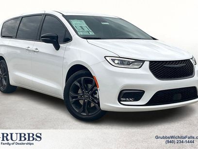 New 2026 Chrysler Pacifica Select