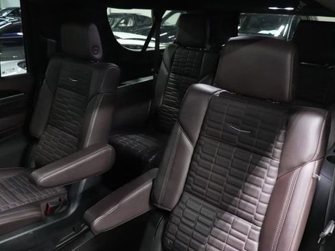 Used 2023 Cadillac Escalade ESV Premium Luxury Platinum AWD/4WD image 16