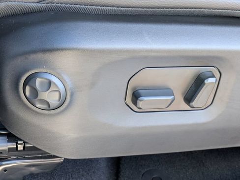 Certified 2025 Jeep Gladiator Sport AWD/4WD image 14