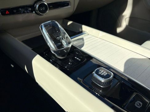 New 2026 Volvo XC60 B5 Ultra w/ Climate Package image 19